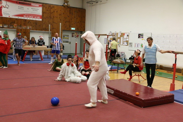 4 Bärcheneinsatz beim Torwandschießen