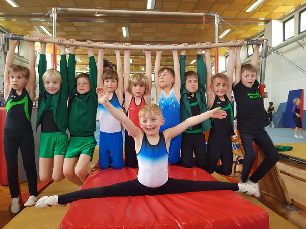 1 Gruppenfoto P Stufen mit BZM Meister Felipe Bräuning im Vordergrund IMG 20190512 WA0010