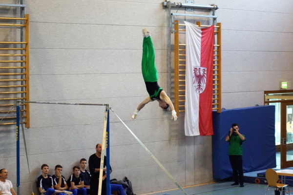 3 A. Heller Sturzflug von Benjamin Rothe in den sicheren Stand